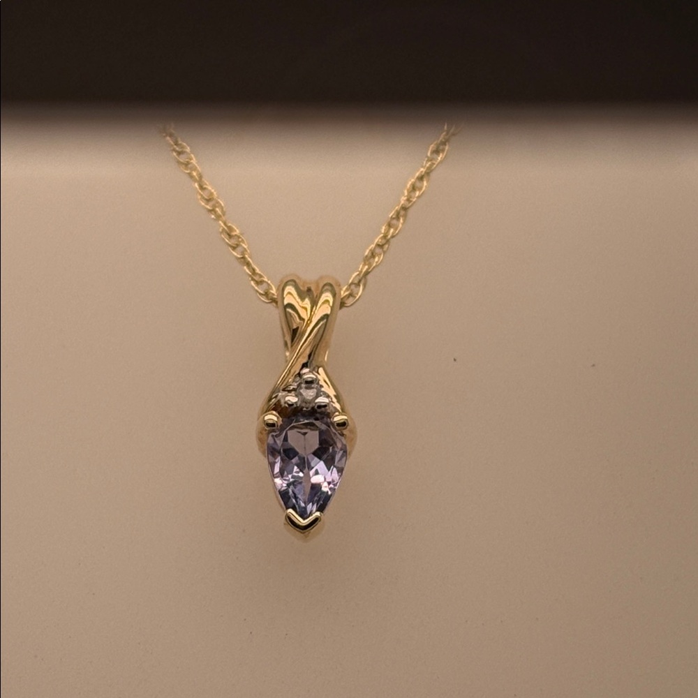 Elegant 10K Gold Tanzanite & Diamond Necklace with 17”  10K Gold Chain